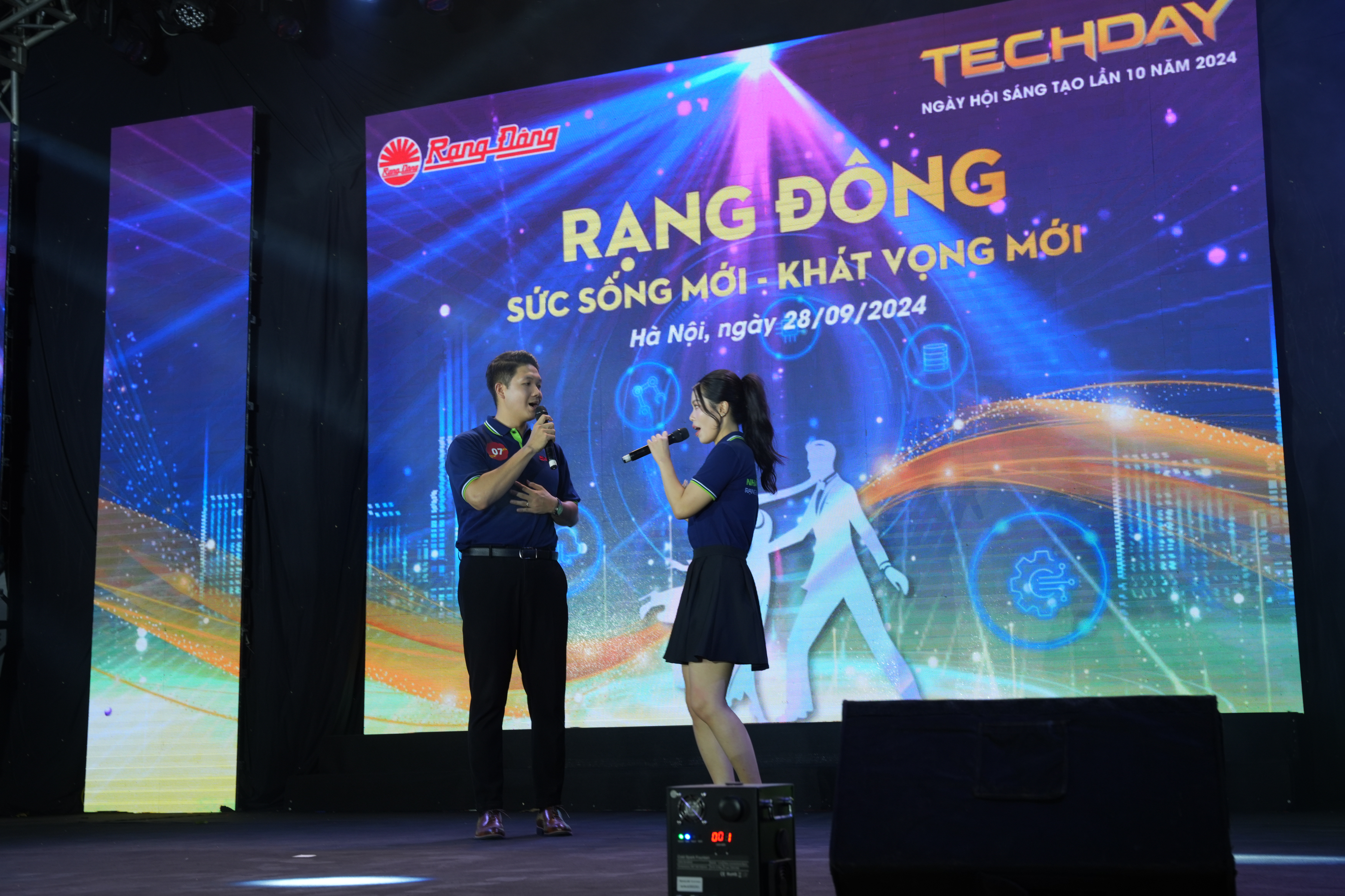 Bài hát "Tôi! Người Rạng Đông" của cặp đôi SBD 07 khiến khán giả vô cùng xúc động
